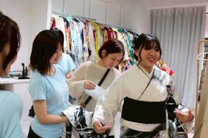 #振袖gram那覇店 × ミスユニバーシティ2025 沖縄・那覇市で児童養護施設出身の新成人へ振袖撮影体験とアルバムを寄付